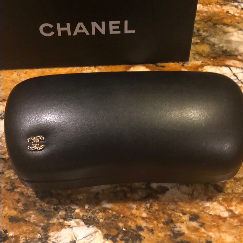 Chanel sunglasses - Picture 3 of 8